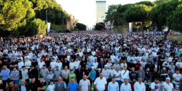 Festa e Kurban Bajramit, Komuniteti musliman njofton besimtarët mbi vendin se ku do të falen