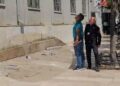 Skandal/ Shembet fasada e Gjykatës së Durrësit, pllakat e mermerit bien në trotuar