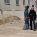 Skandal/ Shembet fasada e Gjykatës së Durrësit, pllakat e mermerit bien në trotuar