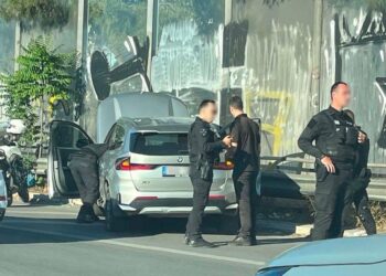 Plagosën me armë pronarin e një dyqani në Athinë, kush janë dy shqiptarët e arrestuar (Emrat)