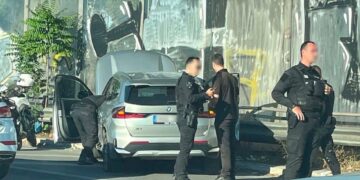 Plagosën me armë pronarin e një dyqani në Athinë, kush janë dy shqiptarët e arrestuar (Emrat)
