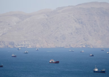 SHBA-ja nis shoqërimin e anijeve në Hormuz, Irani paralajmëron për shkelje të armëpushimit