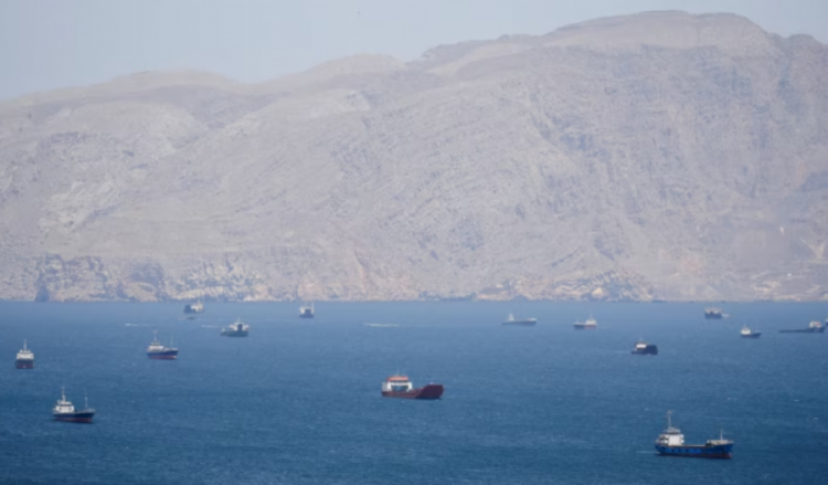 SHBA-ja nis shoqërimin e anijeve në Hormuz, Irani paralajmëron për shkelje të armëpushimit