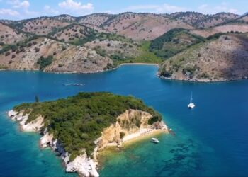 “Shqipëria po shitet copë-copë”/ Media europiane: Bregdeti dhe zonat e mbrojtura po privatizohen për resortet e luksit