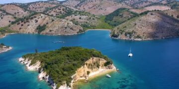 “Shqipëria po shitet copë-copë”/ Media europiane: Bregdeti dhe zonat e mbrojtura po privatizohen për resortet e luksit