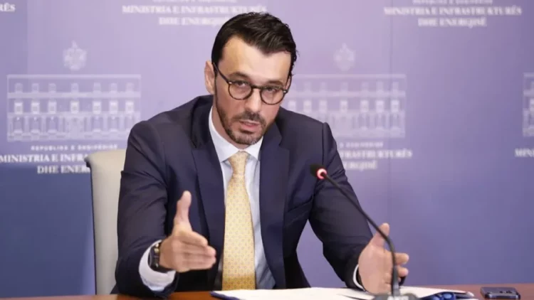 Përplasja për Aeroportin e Vlorës, ministri i Infrastrukturës: Nuk do të ndërhyjmë në konflikt