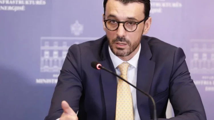 Trafiku në Rinas, ministri Karakaçi: Do shembet mbikalimi, do të ndërtohet një i ri me katër korsi!