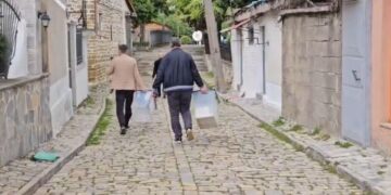Tension dhe bllokim i votimit për kreun e PD-së në Korçë, komisionerët marrin kutitë dhe ikin