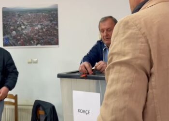 (VIDEO) Salianji: Rama dhe Berisha po kërkojnë t’ia falin degën e PD-së në Korçë Niko Peleshit