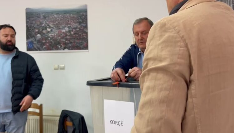 (VIDEO) Salianji: Rama dhe Berisha po kërkojnë t’ia falin degën e PD-së në Korçë Niko Peleshit