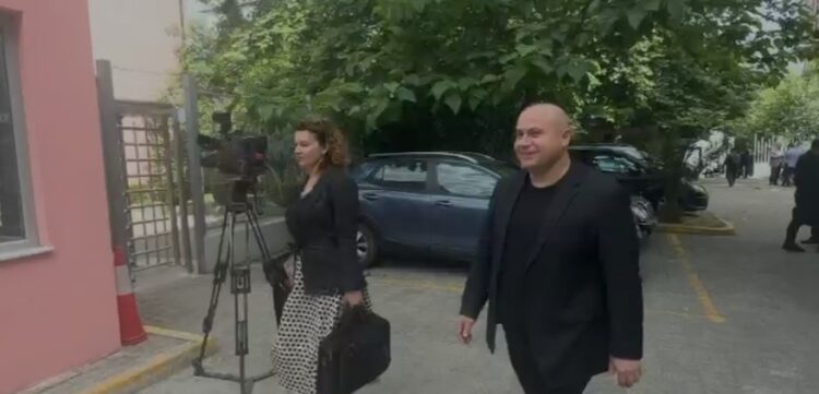Akuza për korrupsion aktiv në zgjedhjet e 11 majit, kryebashkiaku i Vaut të Dejës paraqitet në GJKKO