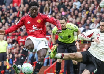Manchester United fiton klasiken me Liverpool, siguron Champions League