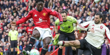 Manchester United fiton klasiken me Liverpool, siguron Champions League