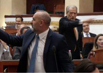 Peleshi “përplaset” me Ulsi Manjën: Nuk jam Niko unë! Do të flasësh kur të të vijë radha