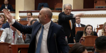 Peleshi “përplaset” me Ulsi Manjën: Nuk jam Niko unë! Do të flasësh kur të të vijë radha