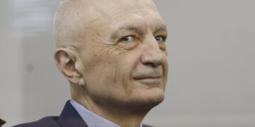 “”Më duhen 200 mijë”, sqarim jo bindës i Metës për mesazhin me biznesmenin