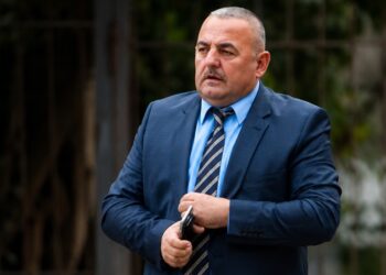 I nxori armën policisë! lihet në burg djali i ish-deputetit demokrat, sot drejtor socialist