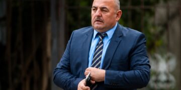 I nxori armën policisë! lihet në burg djali i ish-deputetit demokrat, sot drejtor socialist