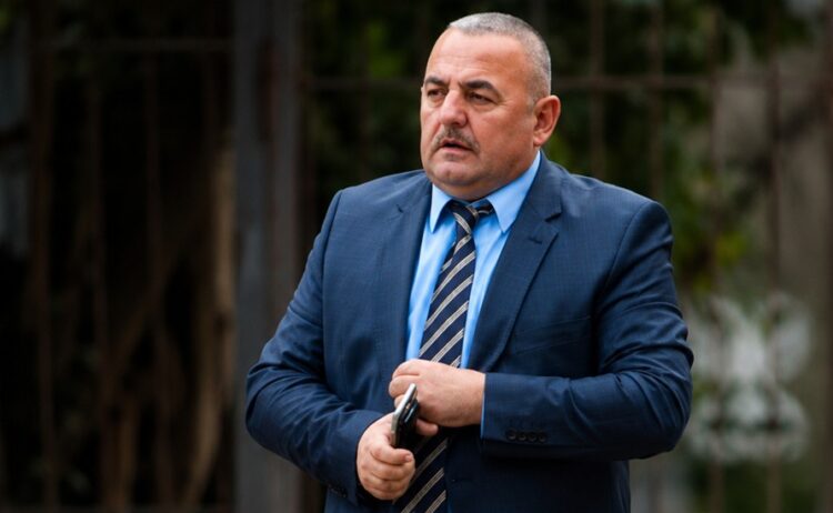 I nxori armën policisë! lihet në burg djali i ish-deputetit demokrat, sot drejtor socialist