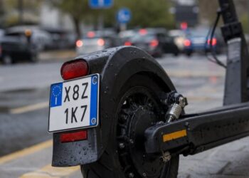 Rregullat e reja për lëvizjen me monopatina në Itali, pa targa gjobitesh deri në 400 euro