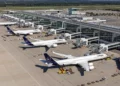 Një dron fluturon pranë zonës së operimit në Aeroportin e Mynihut, pezullohen përkohësisht fluturimet