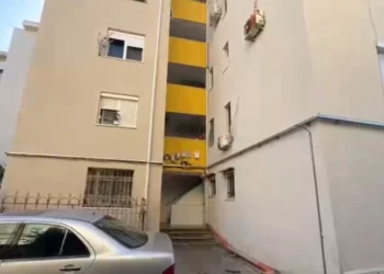 Ngjarje e rëndë në Shkodër, i riu hidhet nga pallati dhe humb jetën