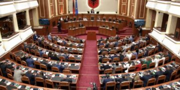 Kuvendi miraton ndryshimet në Rregullore, PS dhe PD bëhen bashkë me 100 vota pro