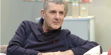 Përplasi për vdekje 7-vjeçarin në derën e shkollës, shoqërohet në polici producenti Petri Bozo