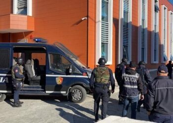 Operacion antidrogë në Elbasan! Gjykata lëshon 20 urdhërkontrolle banesash dhe 18 masa ndalimi