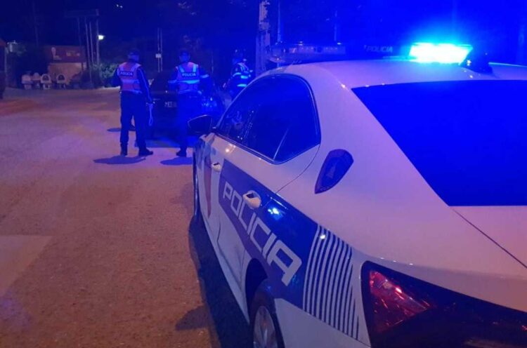 Plagosje me armë zjarri në Shkozë, qëllohet një efektiv policie jashtë shërbimit (Emri)