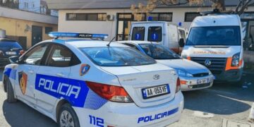 Gjendet një person i vdekur pranë një rruge në Fier, ja çfarë dyshohet