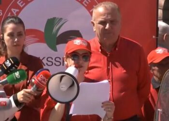 Protestë para Kryeministrisë për 1 Majin: Duam qeveri për punëtorët, jo për oligarkët