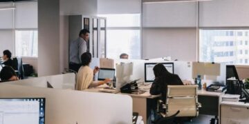 Cilësia e punës në rënie, punonjësit shqiptarë janë më të pakënaqurit e Europës