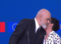 “Nuk më do ti mua?”/ Marta Kos ndërpret konferencën dhe puth kryeministrin Rama