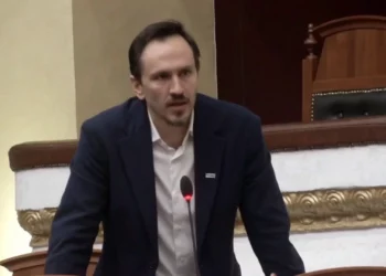 Deputeti i kërkon llogari: Pse hesht qeveria Rama për aktivistin shqiptar që është marrë peng nga Izraeli?