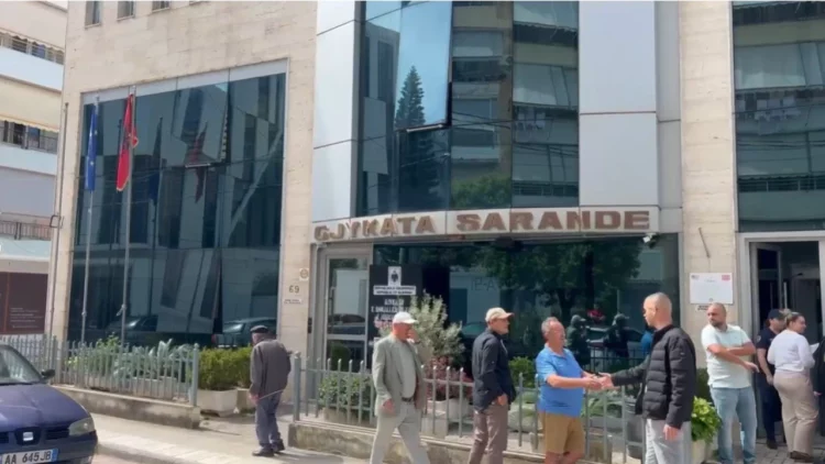 ‘Beach bar’-i pa leje në Ksamil/ 30 ditë burg për shefin e komisariatit, “arrest shtëpie” për dy oficerët