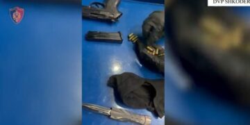 Qarkullonte me armë zjarri dhe tentoi t’i ikte policisë me vrap, arrestohet 19-vjeçari në Shkodër