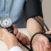 Hipertensioni në Shqipëri mbi mesataren globale, trajtimi mbetet i ulët