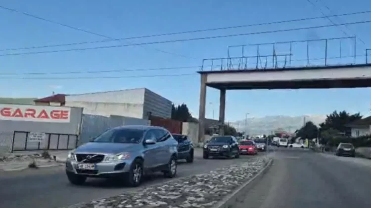 Trafik i rënduar në Elbasan, kthimi nga juglindja paralizon qarkullimin në fundjavë