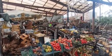 I vuri zjarrin tregut të fruta-perimeve në Lushnjë, arrestohet 48-vjeçari i kërkuar