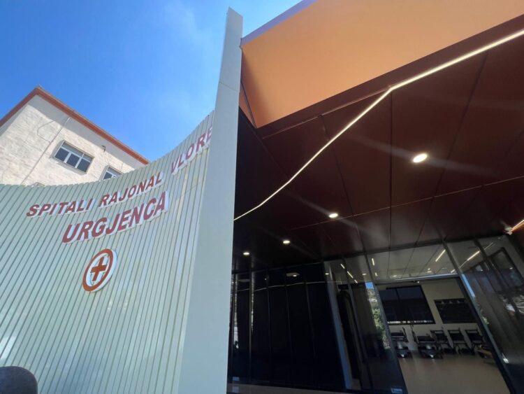 Plagosje me thikë në Vlorë, i riu përfundon në spital