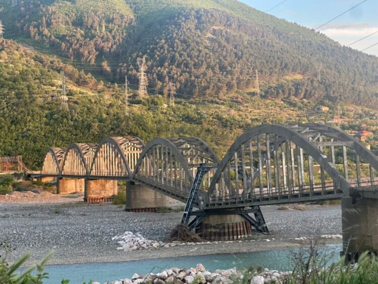 Kërkohet ndërhyrje urgjente në “Urën e Zogut, në listën e 7 monumenteve më të rrezikuara në Europë