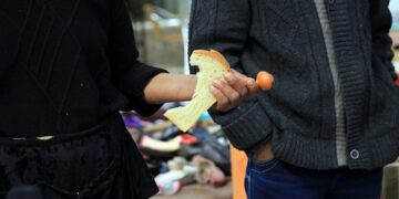 Mbi 245 mijë shqiptarë jetojnë në varfëri ekstreme, nuk sigurojnë dot as vaktet ushqimore