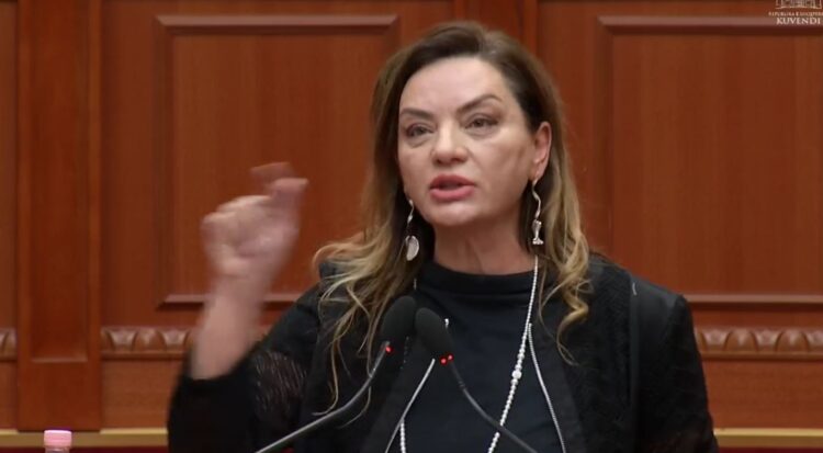 Deputetja Vokshi ndalohet nga Garda të shkojë te sekretaria/ Peleshi: Nuk i urdhëroj unë!