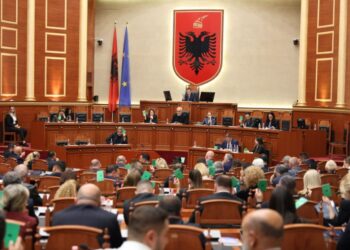 Seanca maratonë/ Rama shkon pas mesnate në Kuvend! Rrëzohen propozimet e PD, miratohet akti normativ për akcizën