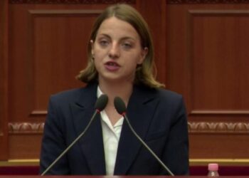Me kokën drejt kryqit, Marjana Koçeku reagon me një lutje…