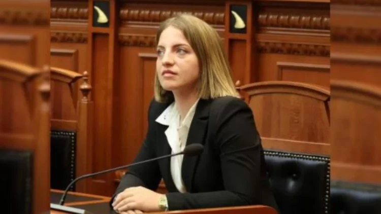 Koçeku njoftoi largimin nga PS/ Protestuesit-deputetes: Bashkohu me ne në shesh!