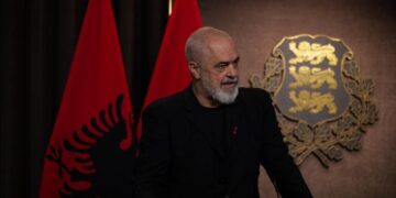 ‘Zvërneci’/ Rama fton protestuesit për takim: Mblidhuni jo më shumë se 20 vetë dhe bujrum!