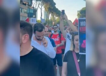 Lapaj sërish në protestën për Zvërnecin: Dilni për të ardhmen e fëmijëve!