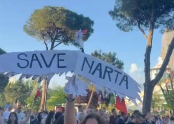 Protesta për Zvërnecin: Qeveri tranzitore! Intelektualë, formoni front politik!